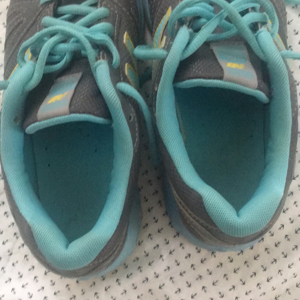 NEW BALANCE 380 athletic shoes size 7 gently used, clean, no stains - Picture 3 of 8